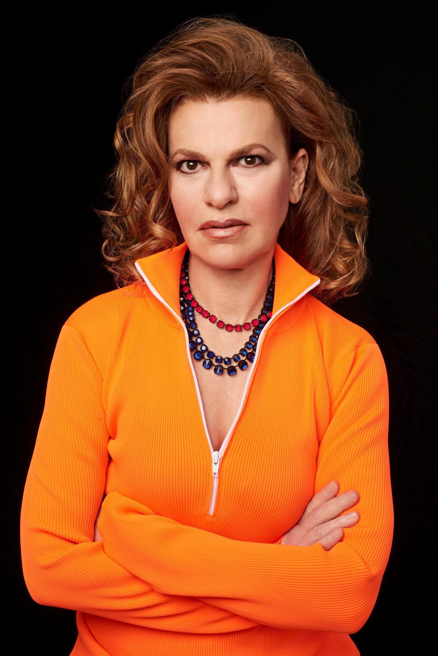 Sandra Bernhard on Her Illustrious Career, Unwavering Self Confidence, and the Upcoming Election